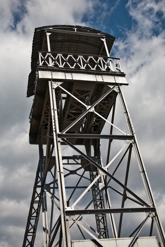 R25