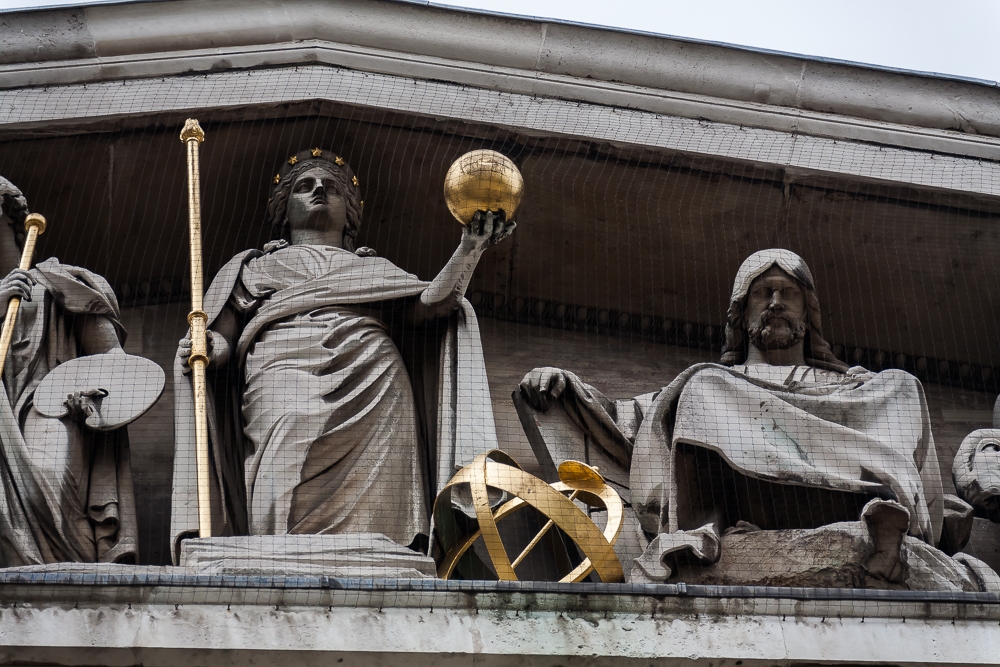 R261