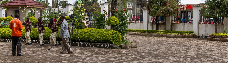 R25