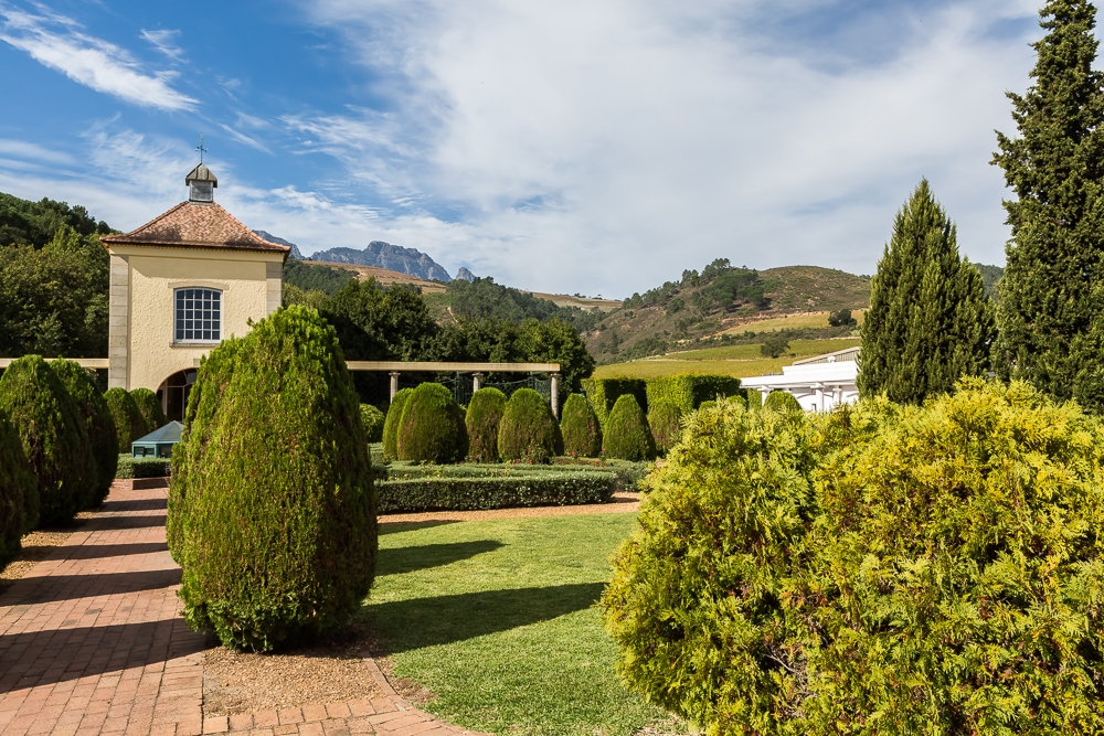 R737
