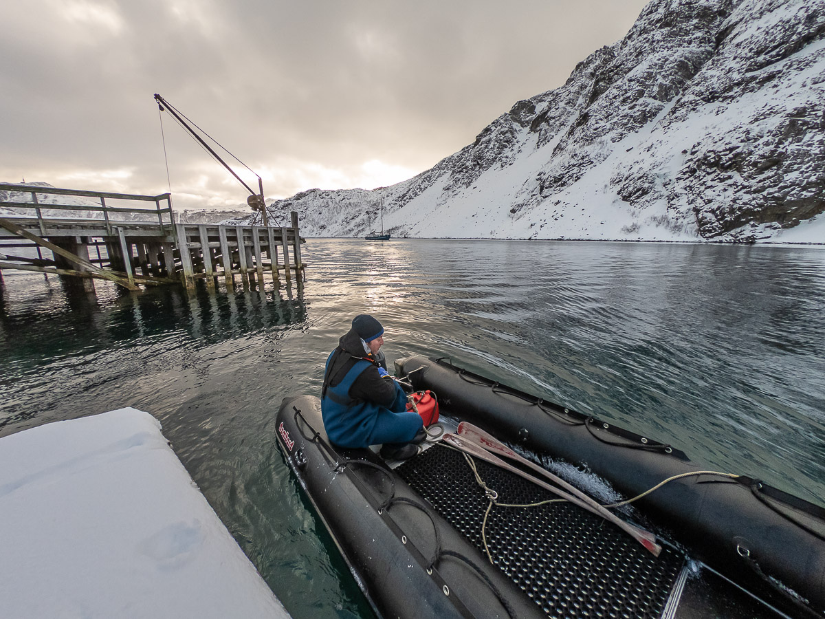 040 002